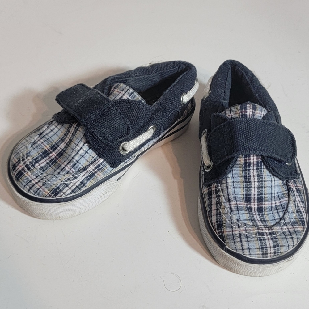 Toddlers Shoes, Tennis Shoes Boat ~ Size 4 ~  Adorable